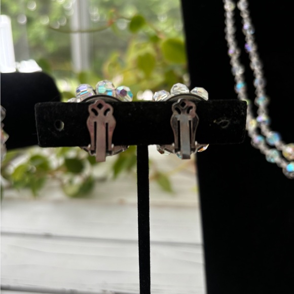 Vintage Aurora Borealis Crystal Jewelry Set (Necklace, Bracelet, Earrings) - Picture 5 of 13